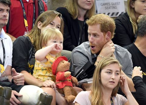 Prințul Harry și copilul mic | ELLE Marea Britanie