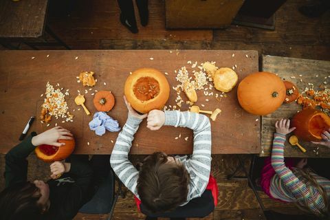 fapte de Halloween sculptură în dovleac