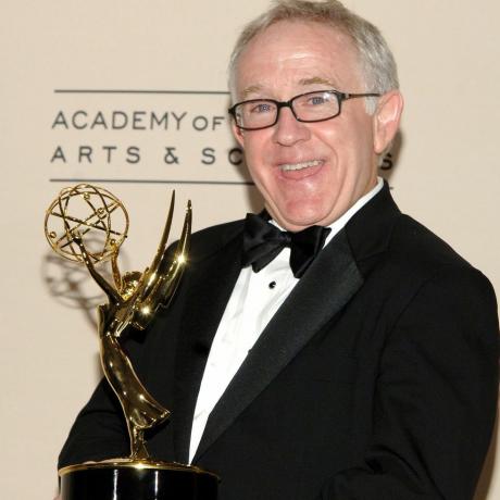 Leslie Jordan în 2006, după ce a câștigat un premiu emmy pentru actor invitat remarcabil într-un serial de comedie