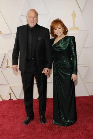 Hollywood, California, 27 martie, l r rex linn și reba mcentire participă la cea de-a 94-a ediție anuală a premiilor academiei la Hollywood și Highland pe 27 martie 2022, la Hollywood, California, fotografie de mike coppolagetty imagini