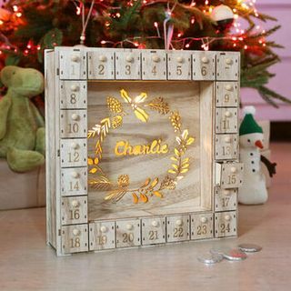 Cutie luminoasă personalizată din lemn pentru calendar de advent