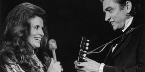 Johnny Cash și June Carter Cash cântând împreună