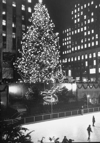 Rockefeller Center bradul de Crăciun noaptea