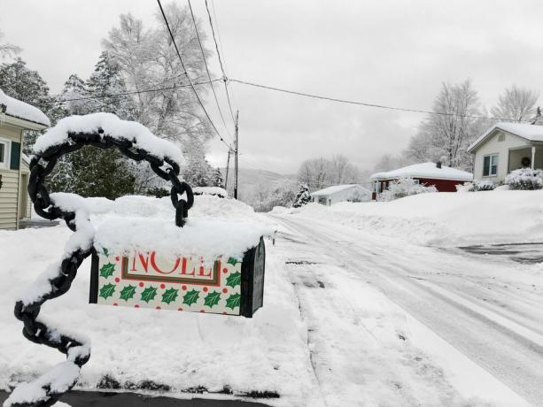 Noel cutie poștală de Crăciun în timpul iernii în New Hampshire SUA