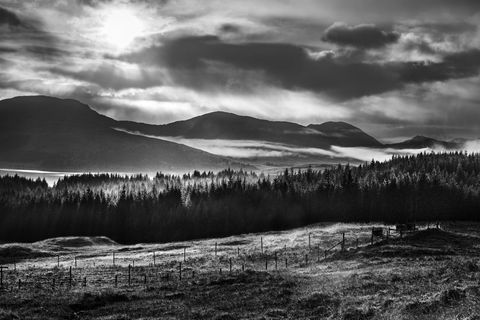 Peisaj scoțian - alb-negru