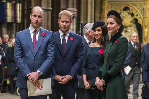 regina participă la o slujbă la mănăstirea westminster care marchează centenarul armistițiului din ww1