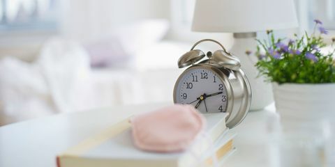 Mască de dormit și ceas cu alarmă