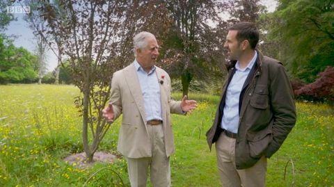 Prințul Charles îndeamnă grădinarii să pună 3 întrebări cruciale înainte de a cumpăra plante