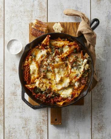 lasagna de cârnați și brânză