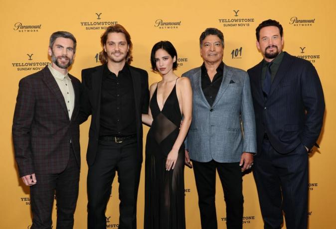 new york, new york 03 noiembrie l r wes bentley, luke grimes, kelsey asbille, gil birmingham și cole hauser participă la premiile supreme Yellowstone sezonul 5 în premieră la New York la teatrul Walter Reade pe 03 noiembrie 2022 în orașul New York, fotografie de dia dipasupilgetty imagini