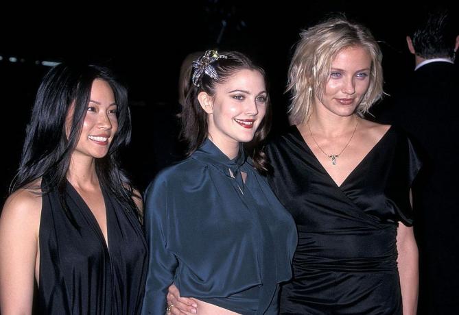 actrița Lucy Liu, actrița Drew Barrymore și actrița Cameron Diaz participă la premiera Charlies Angels de la Hollywood din octombrie 22, 2000 la teatrul chinezesc Mans din hollywood, fotografie din California de ron galella, colecția ltdron galella prin getty images