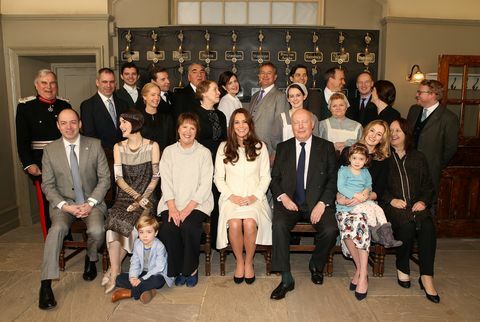 Ducesa de Cambridge vizitează setul Abbey Downton la Ealing Studios