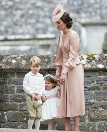George și Charlotte vor fi în nunta prințului Harry
