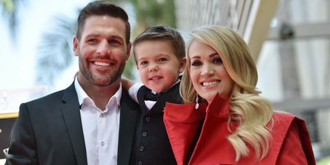 Carrie Underwood cu soțul Mike și fiul Isaia