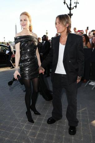 Paris, Franța 06 iulie Nicole Kidman și Keith Urban sosesc la Hotel de la Marine pe 06 iulie 2022 la Paris, Franța fotografie de jacopo m raulegetty imagini pentru balenciaga