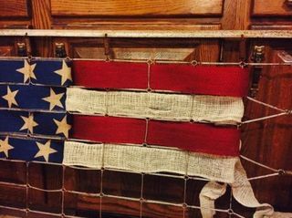 Această decorație patriotică din 4 iulie este realizată dintr-un pătuț vechi