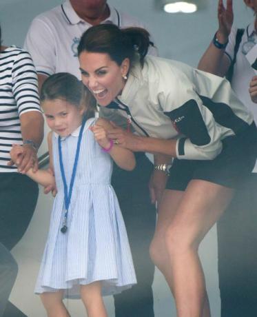 prințesa Charlotte lipeste limba Kate Middleton