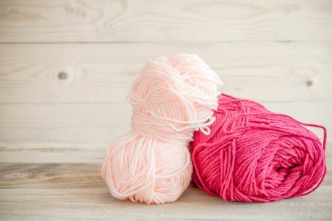 Beneficiile de sănătate pentru tricotat - modul în care tricotajul poate scădea presiunea arterială, combate depresia și vă poate ajuta să faceți față durerii