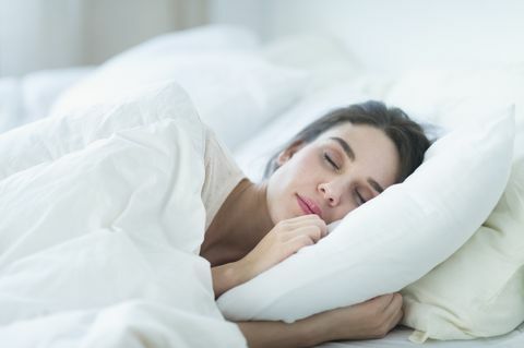 Dormirea a 8 ore pe noapte este secretul anti-îmbătrânire - cum să trăiești mai mult