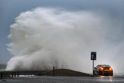 Furtuna Diana Lashes Coasta Marii Britanii
