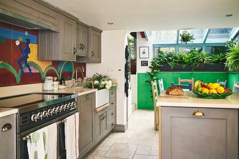 bucătărie gri în casa lui Annie Sloan din Oxford