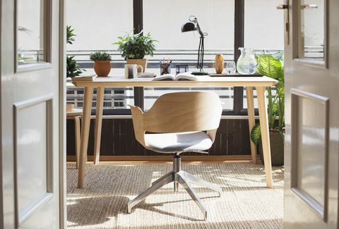 4 modificări de design de birou pentru acasă care vă vor spori productivitatea