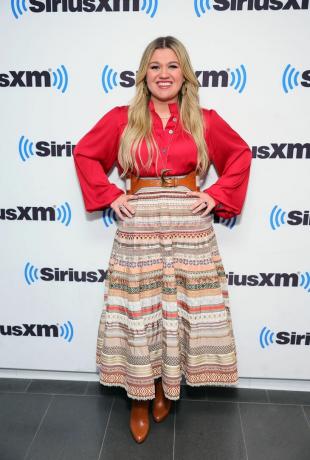 celebrități vizitează siriusxm 21 iunie 2023 kelly clarkson