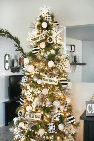 bradul de Crăciun idei de decorare alb-negru