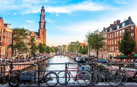 Vedere a canalului din Amsterdam