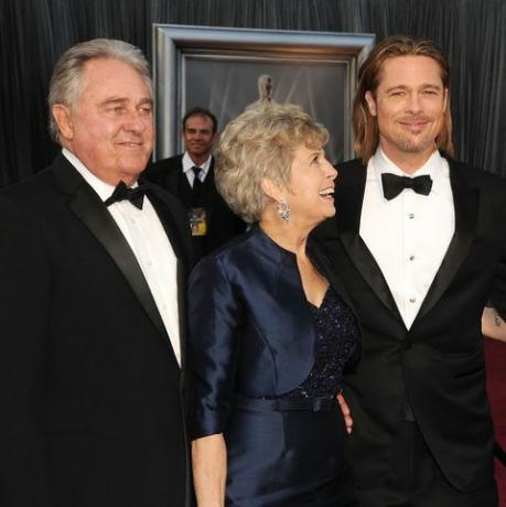 brad pitt cu părinții William Pitt și Jane Pitt la Oscarurile din 2012