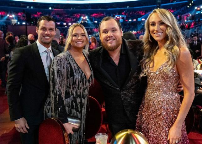 brendan mcloughlin, miranda lambert, luke combs și nicole combs văzute la cea de-a 65-a ediție a premiilor Grammy