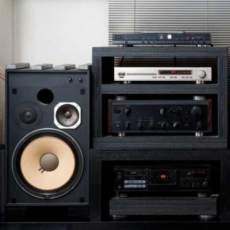 sistem audio hi fi cu mașină de jucărie din tablă de epocă