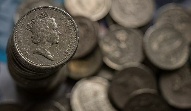 reciclați monede vechi de lire sterline