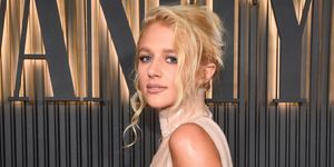 julia schlaepfer la vanity fair și tiktok sărbătoresc vanitățile o noapte pentru tinerii hollywood, ținută la mes amis pe 8 martie 2023 în los angeles, california fotografie de alberto rodriguezvariety prin getty imagini