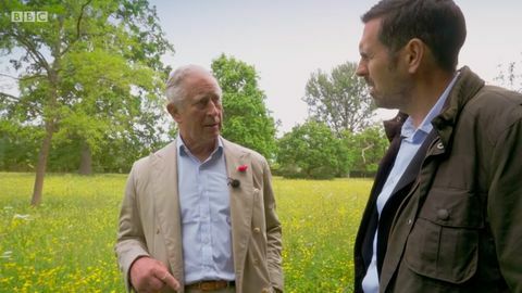 Adam Frost se întâlnește cu prințul Charles pentru a vorbi despre problema biosecurității - BBC Gardeners 'World