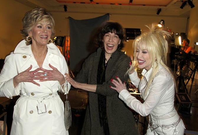 jane fonda, lily tomlin și dolly parton în timpul petrecerii de lansare a DVD-ului ediție specială a 25-a aniversare de la 9 până la 5 30 martie 2006 la anexa din Hollywood, California, Statele Unite Fotografie de sgranitzwireimage