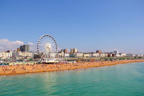 Vedere panoramică a plajei Brighton