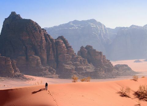 Drumeție prin deșert în Wadi Rum