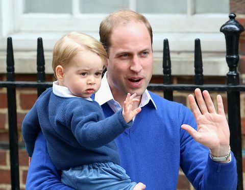 Prințul George și prințesa Charlotte au ajuns la spital pentru a-și întâlni fratele