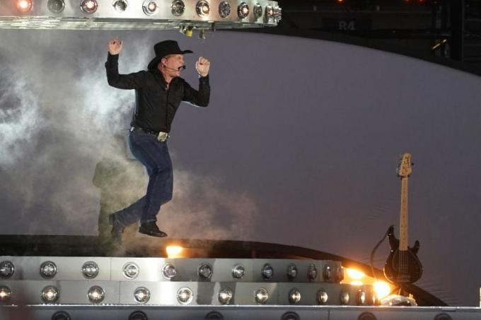 Starul muzicii country Garth Brooks în timpul primei sale nopți dintr-o serie de concerte la Croke Park, Dublin, data de fotografie vineri, 9 septembrie 2022, fotografie de brian lawlesspa imagini prin getty images