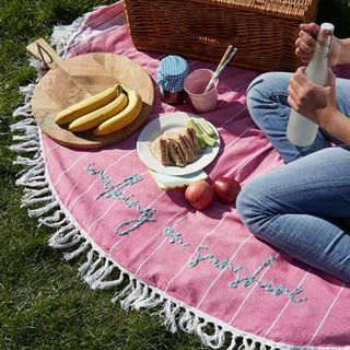 Pătură de picnic brodata manual