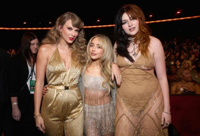 Taylor Swift, Sabrina Carpenter și Gayle la American Music Awards 2022